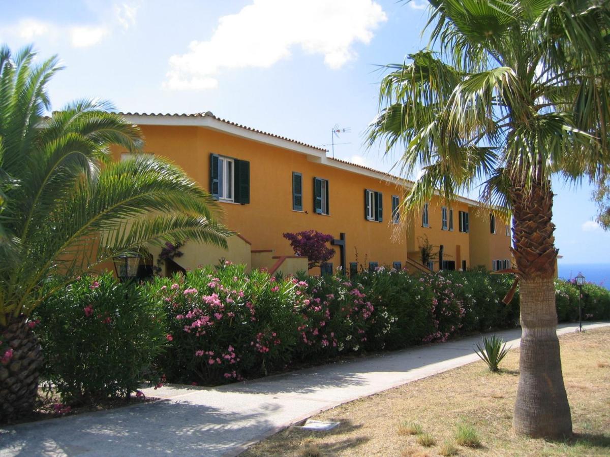 Casa Marzy- Charming Tropea Studio With Pool, Sea & Volcano Views Buitenkant foto